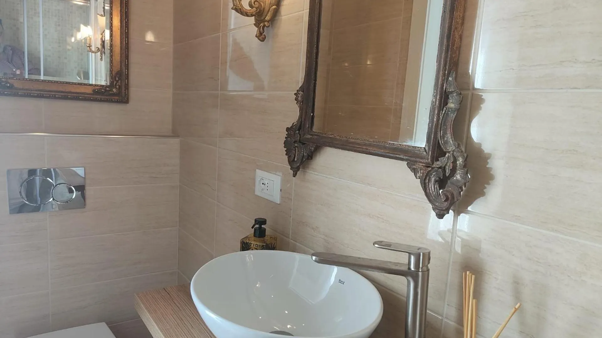Santa Caterina Palace Apartment In Florence-3 Bedroom